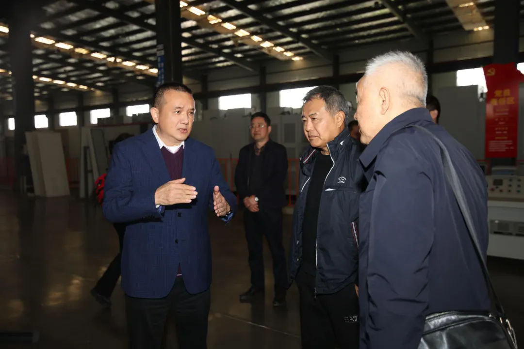 看見未來，才有未來​——中國服務型製造產業聯盟專家印建安一行赴SBOBET利记電氣考察指導